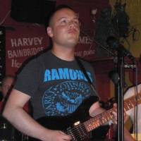 Ian Hendry/Guitarist for Cruise band work (photo 2)