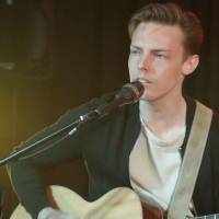 Award winning Touring Guitarist / Singer (photo 4)