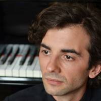 Classical Concert Pianist (photo 1)