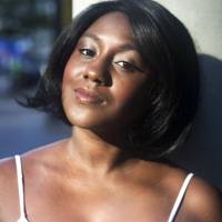 Female singer (photo 1)