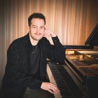 Felix Mendel: Singer-Pianist (photo 5)