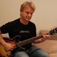 Solo Guitarist (photo 3)